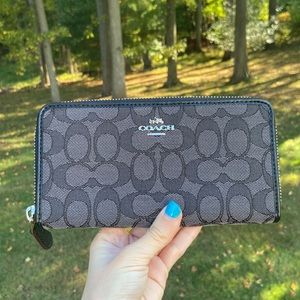 Coach Accordion Zip Wallet In Signature Jacquard